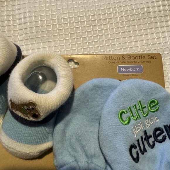 Carter’s blue and white Mitten & Bootie set for Newborn - Picture 2 of 5
